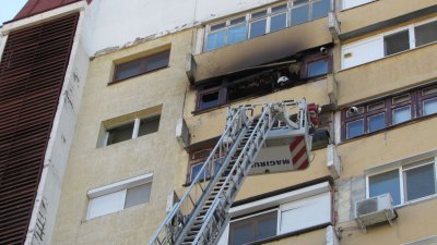 Пожар избухна в 14-етажен жилищен блок в Русе