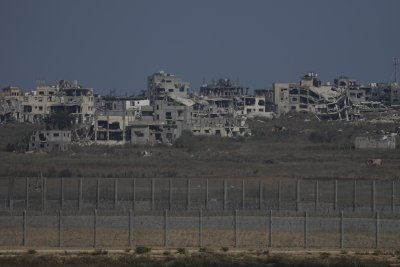 Десетки загинаха при израелски удар срещу училище в Газа