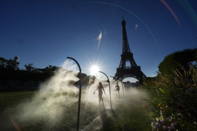 Учени проверяват за чума в подозрително писмо до френското МВР