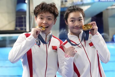 Две от две за Китай в Париж: Яни Чан и Ивън Чън триумфираха в синхронните скокове във вода от 3-метров трамплин за жени