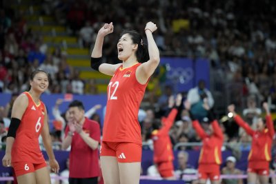 Олимпийския шампион САЩ допусна поражение срещу Китай на турнира по волейбол за жени