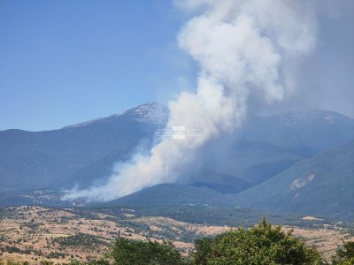 Голям пожар избухна в района на село Сенокос община Симитли