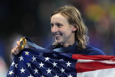 Кейти Ледецки стана шампионка в плуването на 1500 метра свободен стил с нов олимпийски рекорд