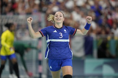 Франция победи Бразилия в хандбалния турнир за жени и си осигури място на четвъртфиналите