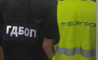 Престъпна мрежа - арестуваха осем за трафик на мигранти по "Балканския маршрут"