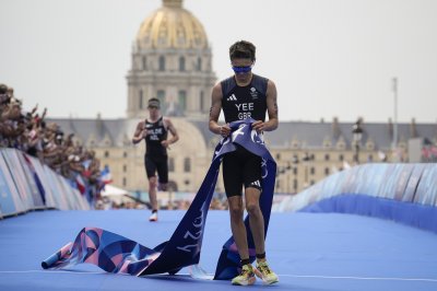 Състезателят от Великобритания Алекс Ий спечели олимпийската титла в триатлона