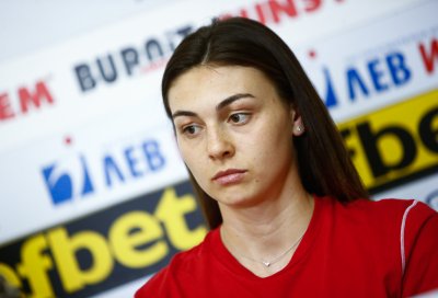 Габриела Георгиева не успя да преодолее сериите на 100 м гръб в Париж