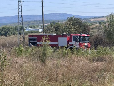 Пожар край жилищен блок в Бургас