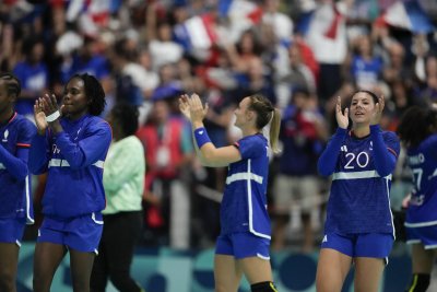 Франция крачи смело към защита на титлата си в олимпийския турнир по хандбал за жени