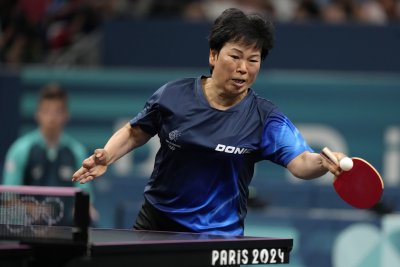 Най-възрастната състезателка на Игрите в Париж отпадна от турнира по тенис на маса