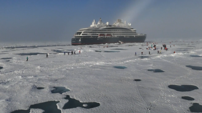 Да бягаш по лед: Група маратонци покоряват Северния полюс