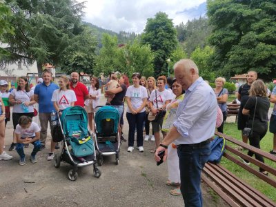 Група майки от родопското село Смилян направиха днес мирно шествие