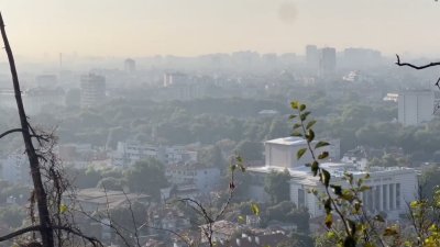 Пловдив е задимен: Хората да затворят прозорците си, а болните и бременните да не излизат навън (ВИДЕО)