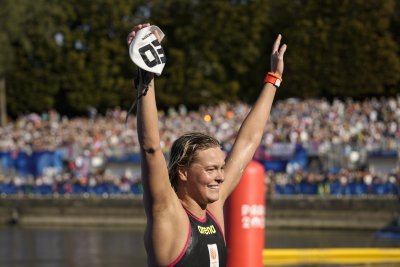 Нидерландката Шарън ван Рауендал спечели втора олимпийска титла в плуването