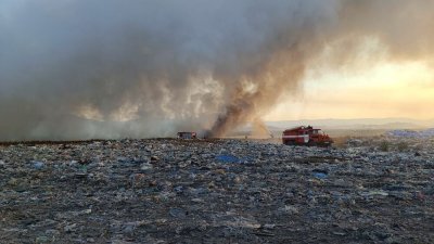 Пожарът на сметището в Цалапица ще бъде потушен до края на деня