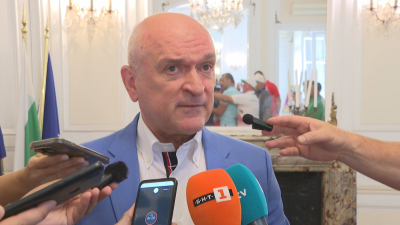 С всеки изминал ден се усложнява политическата обстановка Има напрежение