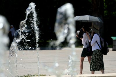 Жълт код за високи температури е обявен в 18 области на страната утре