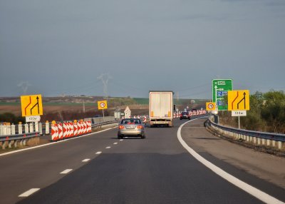 Затруднено е движението в пловдивския участък на автомагистрала Тракия в