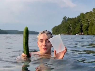 Понякога просто трябва да изядеш цяла краставица е мотото на