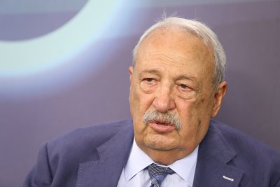 След продължително лечение тази сутрин ни напусна големият журналист Иван