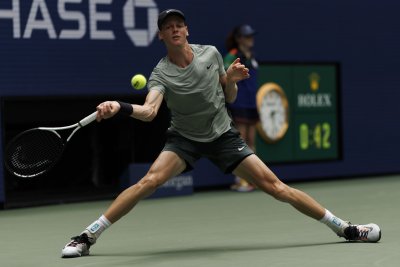 Яник Синер продължава към осминафиналите на US Open Световният номер