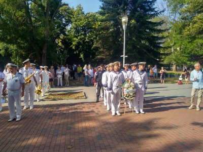 С военен ритуал Варна отбеляза Денят на Съединението (СНИМКИ)