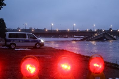 Покривът на парти лодка в Берлин се срути