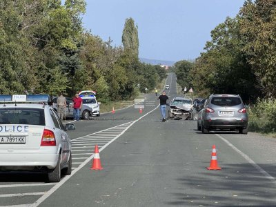 Тежка катастрофа стана днес на главния път между Карнобат и