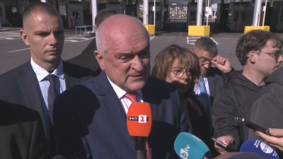 Плененият от хутите кораб с български моряци не е пострадал