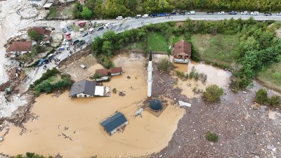 Босна под вода: Най-малко 21 жертви, безследно изчезналите са над 40