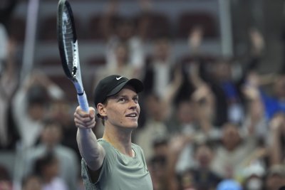 Защитаващият титлата си Яник Синер Италия се класира за полуфиналите