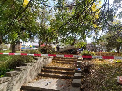 Пешеходец загина при катастрофа на бул. "Владимир Вазов" в София, чакайки на светофар (СНИМКИ)