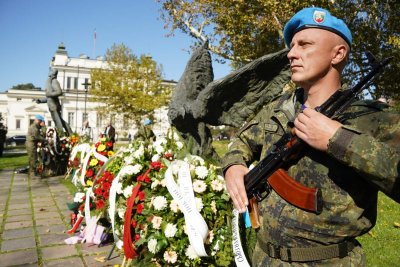 Президентът Румен Радев поздрави командосите за Деня на парашутиста (СНИМКИ)