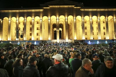 Нощта в Грузия беше белязана от масови протести след парламентарните