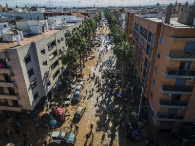 Опасността от екстремно време в Испания не е отминала