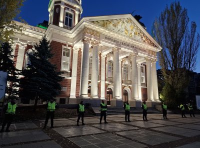 Постановката Оръжията и човекът с режисьор Джон Малкович ще се