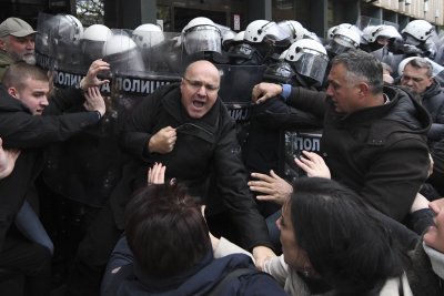 Трети ден протести блокират Нови Сад заради трагедията на жп гарата