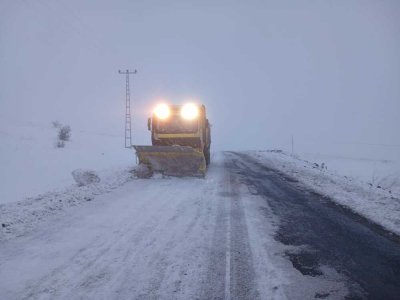 Обилни снеговалежи затвориха училища в Източна и Централна Турция