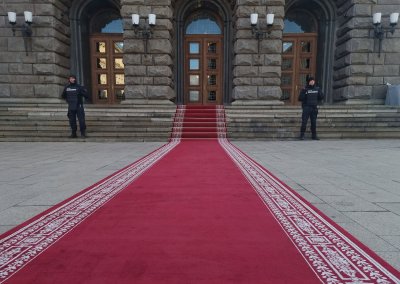 Политически безпътици: Опити за преговори, игри на нерви и политически маневри