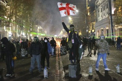 Напрежението в Грузия не стихва За шеста вечер масови протести