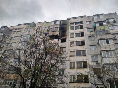 Пожар унищожи апартамент в блок във Варна, няма пострадали