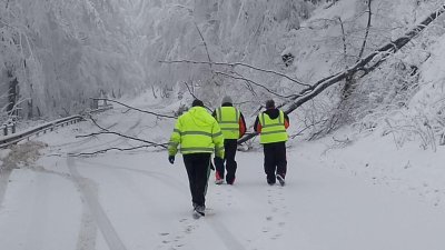 Ограничено е движението през прохода Петрохан до 15 00 ч днес