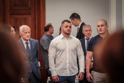 Олимпийският шампион по вдигане на тежести Карлос Насар е носител