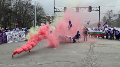 Служителите на МОСВ излязоха на протест