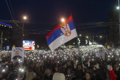 Хиляди демонстранти се събраха тази вечер в сръбската столица Белград