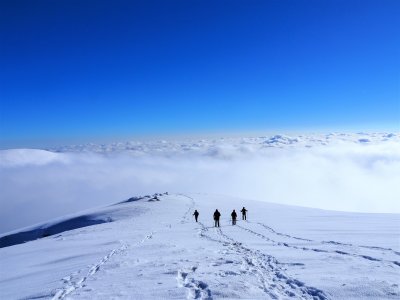 Валежите от дъжд и сняг продължават и днес