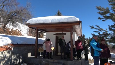 Параклис „Св. Василий Велики“ осветиха в Момчиловци