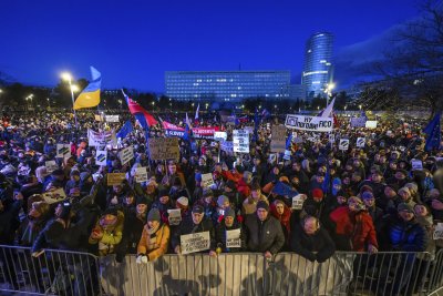 Хиляди протестираха в Словакия срещу политиката на правителството спрямо Украйна