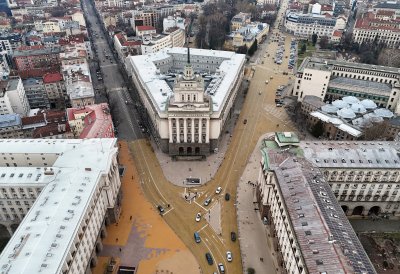 Страната може да излезе от политическата криза само с редовно