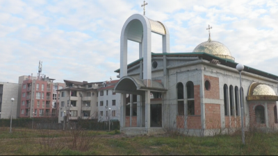 Участници в ритуала на Богоявление дариха събраните пари за дострояването